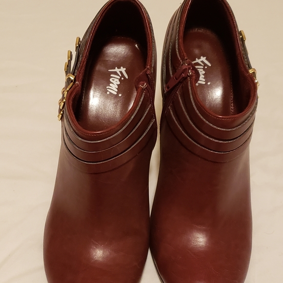 Size 11 burgandy booties - Picture 3 of 3